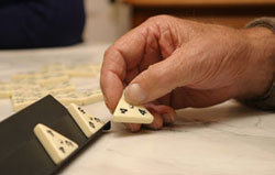 Main et dominos