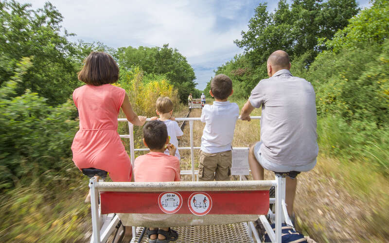 Vélo-rail dans la vallée de la Sioule (Afficher en grand)