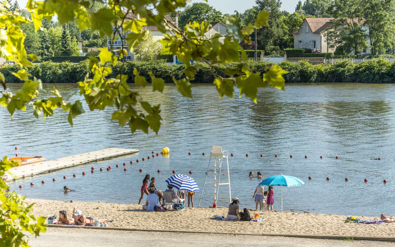 Vichy - La plage des Celestins au bord de l'Allier (Afficher en grand)